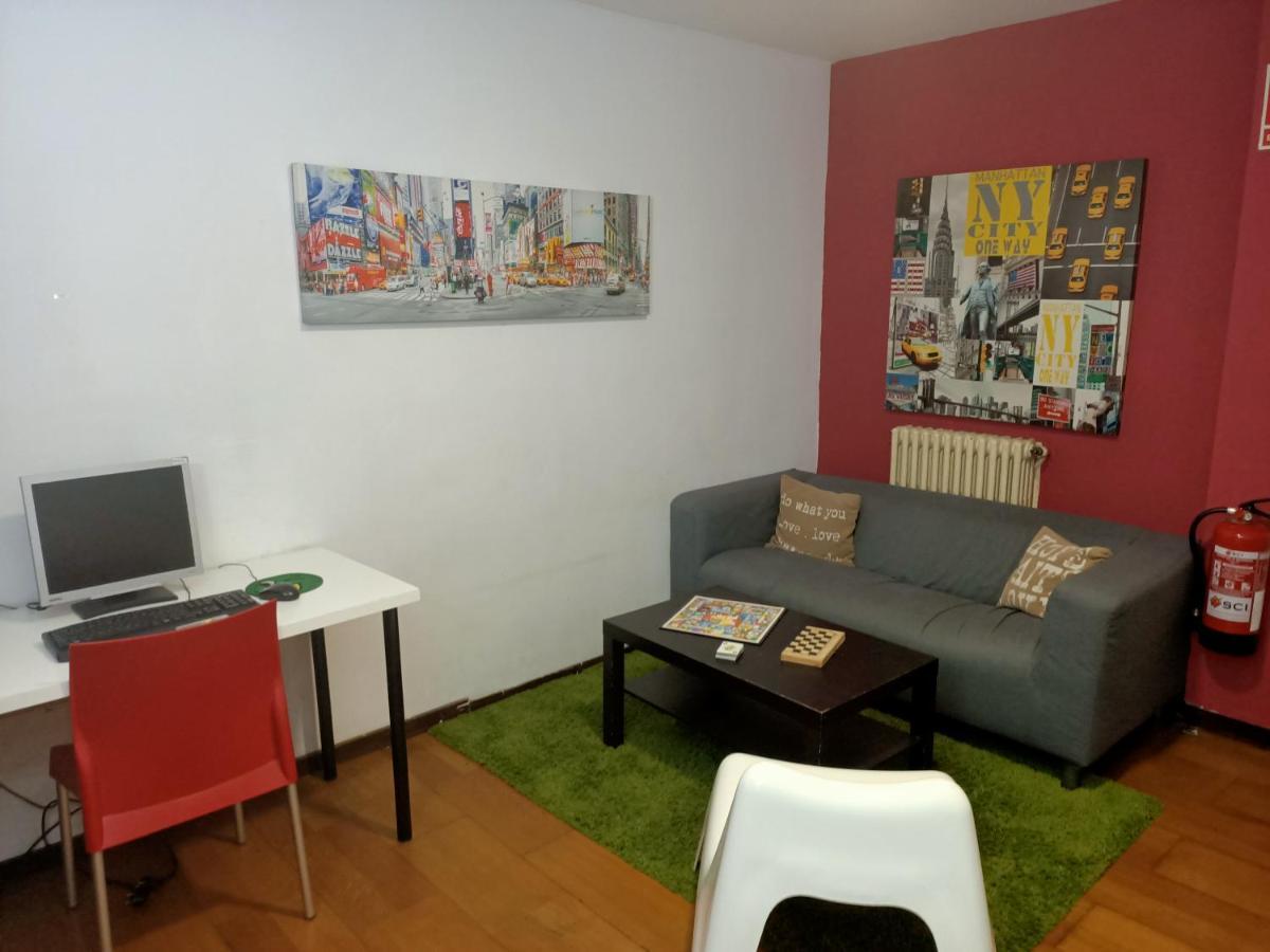 ברצלונה Diagonal House Hostel מראה חיצוני תמונה