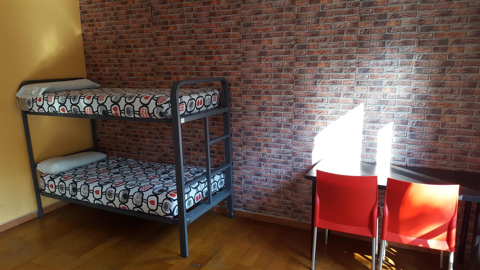 ברצלונה Diagonal House Hostel מראה חיצוני תמונה