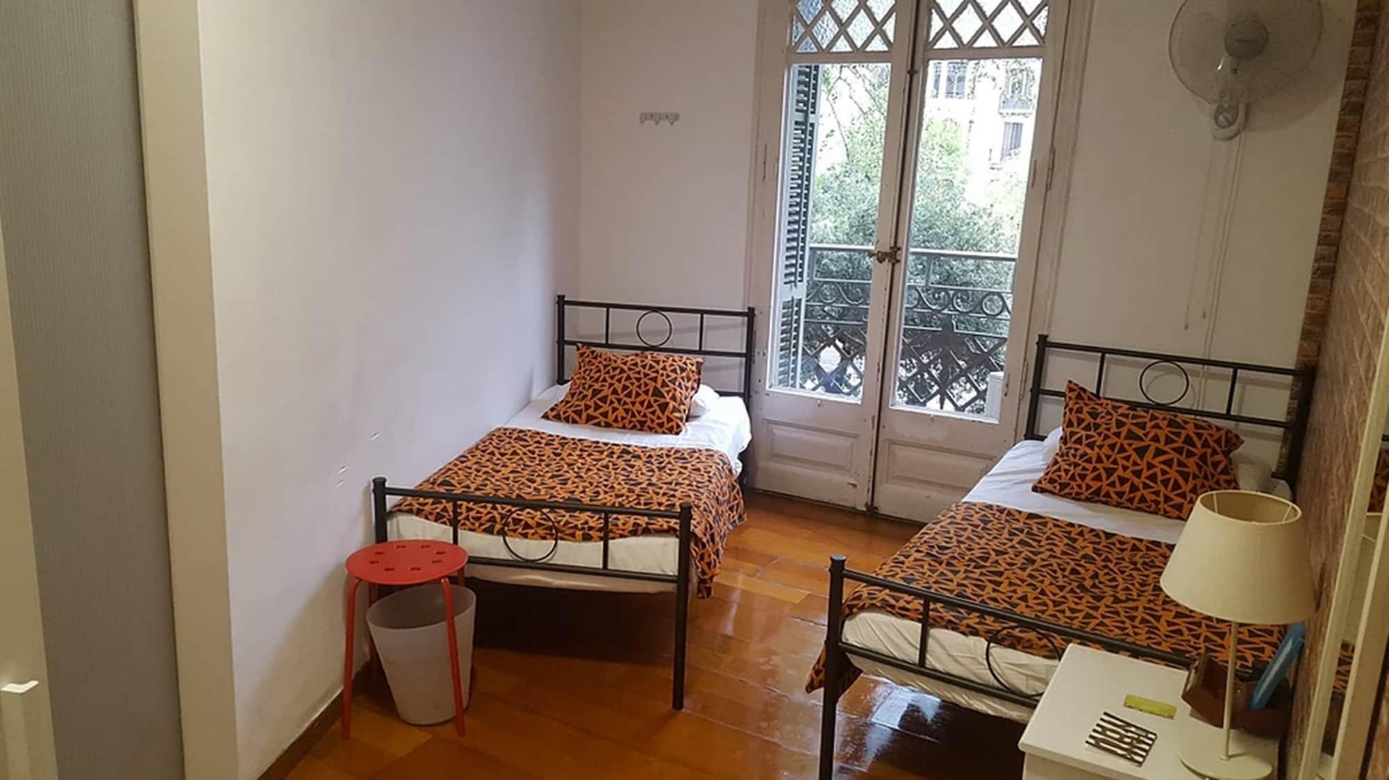 ברצלונה Diagonal House Hostel מראה חיצוני תמונה