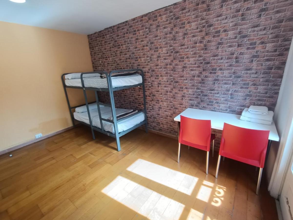 ברצלונה Diagonal House Hostel מראה חיצוני תמונה