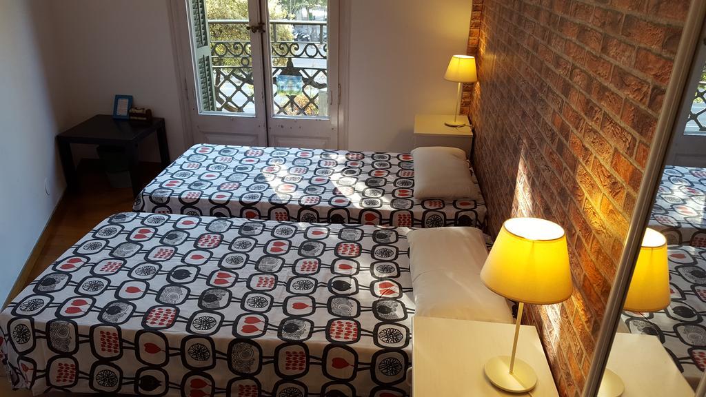 ברצלונה Diagonal House Hostel מראה חיצוני תמונה