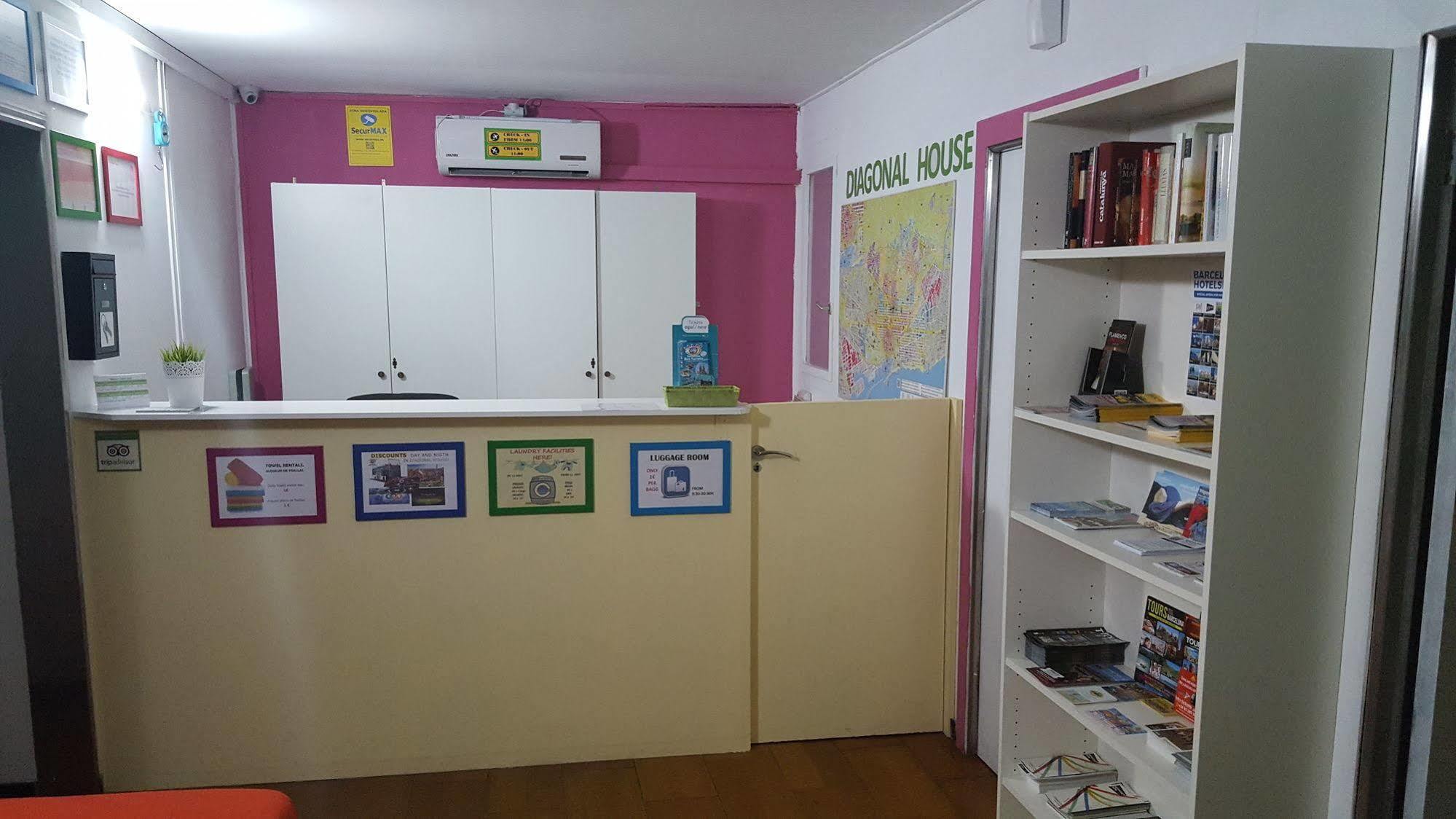 ברצלונה Diagonal House Hostel מראה חיצוני תמונה