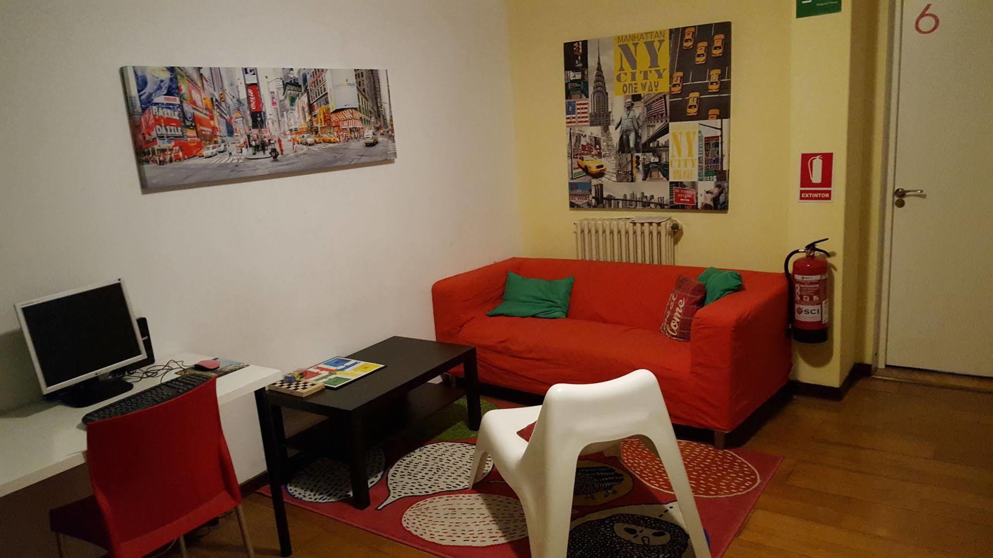 ברצלונה Diagonal House Hostel מראה חיצוני תמונה