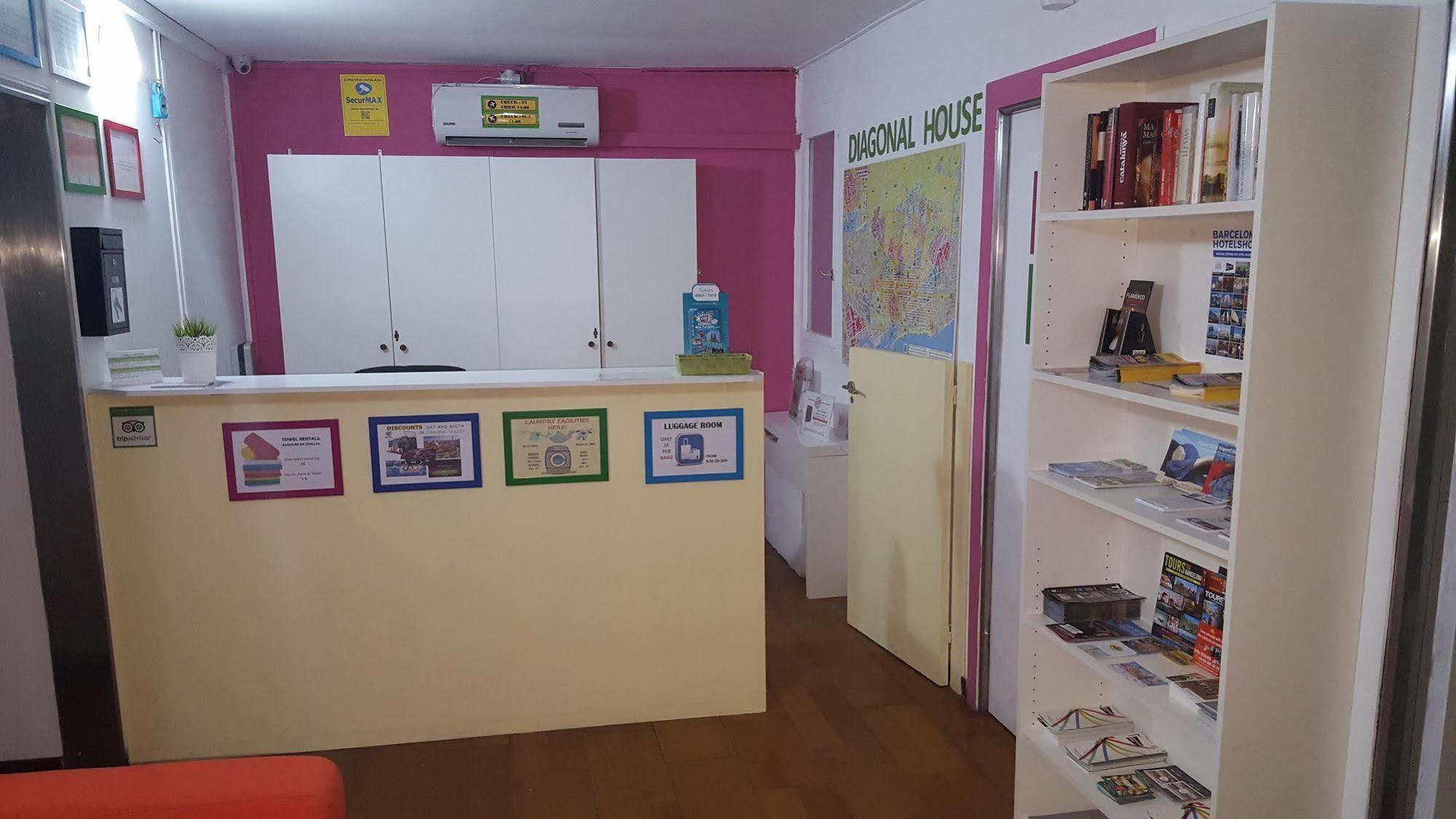 ברצלונה Diagonal House Hostel מראה חיצוני תמונה