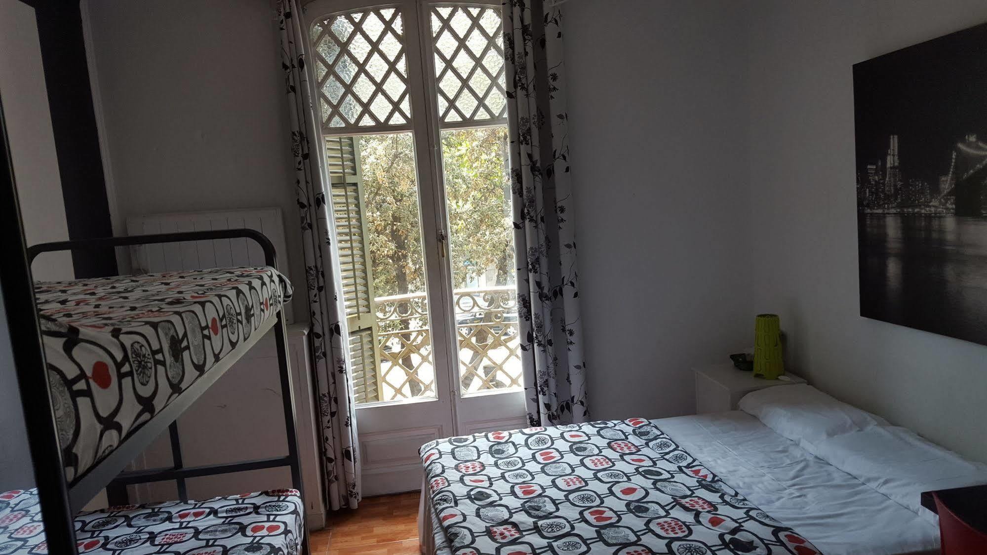 ברצלונה Diagonal House Hostel מראה חיצוני תמונה